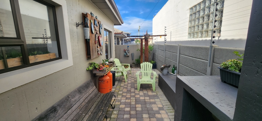 2 Bedroom Property for Sale in Dana Bay Western Cape